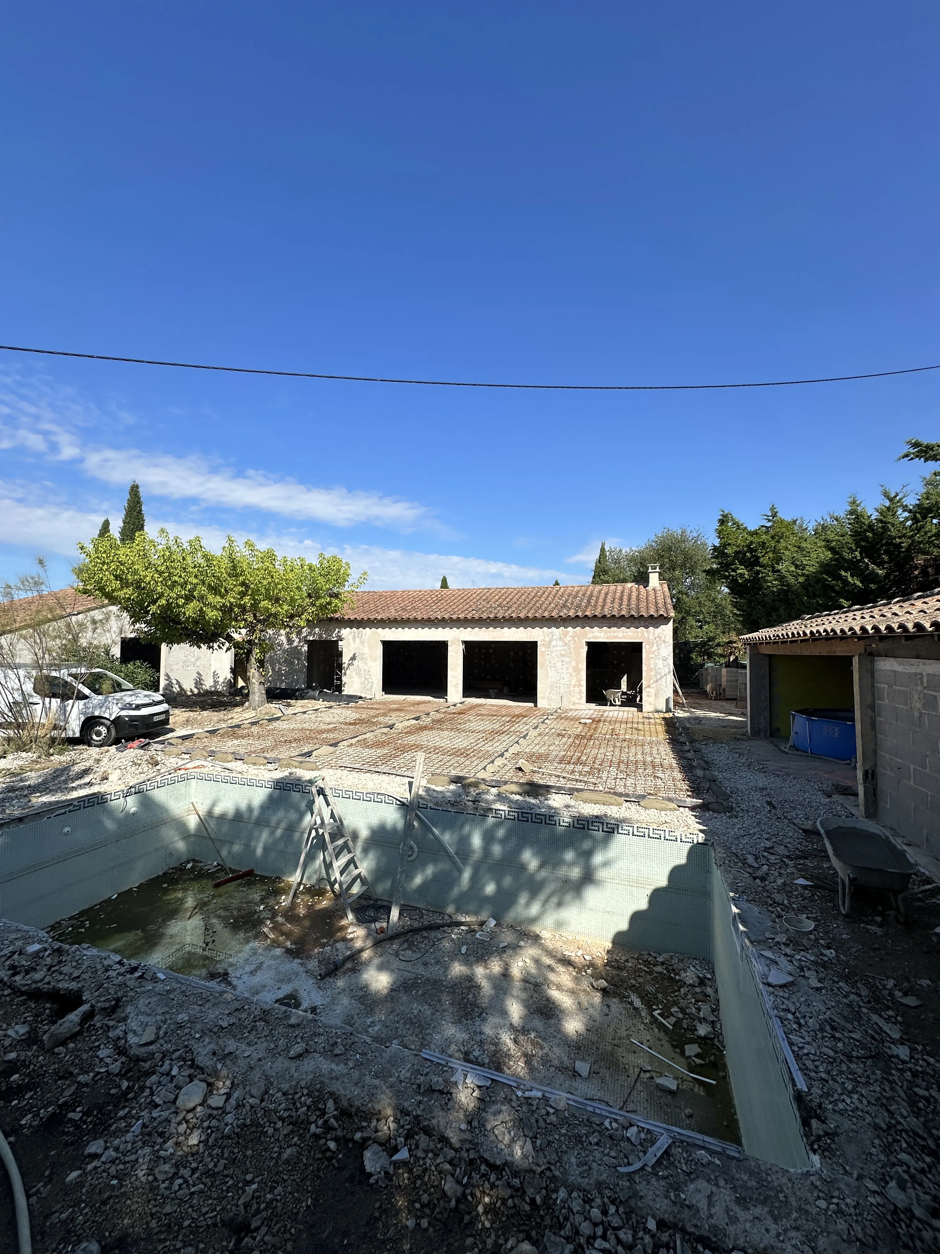 Mas avec piscine — vue d'ensemble