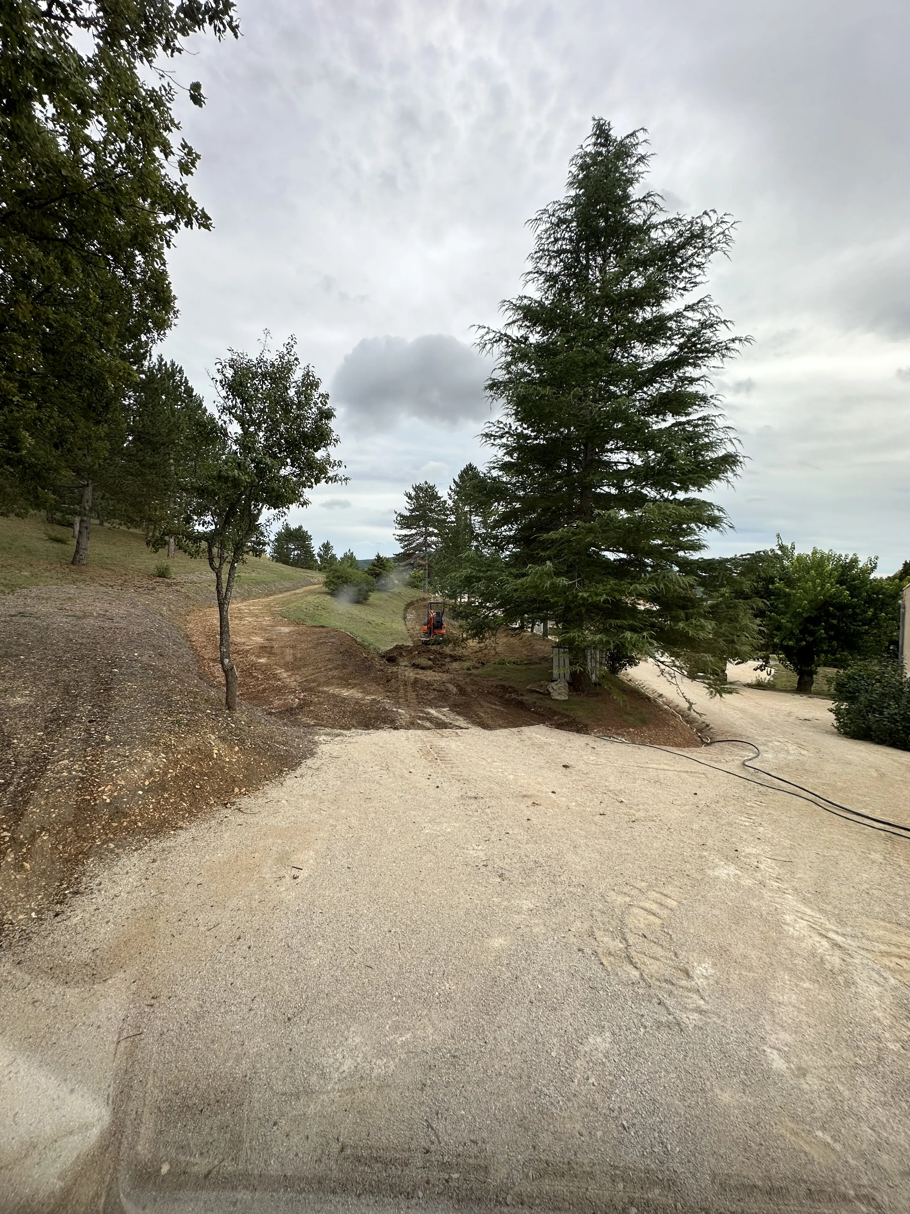 Terrassement dans le Vaucluse : les etapes pour preparer un terrain avant travaux